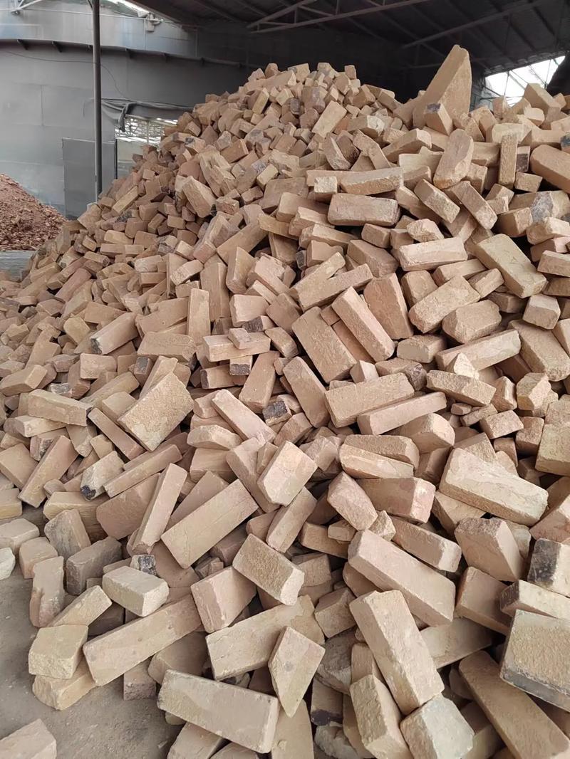 全國(guó)專(zhuān)業(yè)收購(gòu)廢舊耐火材料，助力資源循環(huán)利用